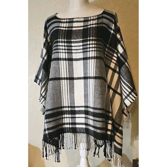 A New Day Womens Poncho One Size Fits Most Black/White Plaid Fringe Hem - Picture 1 of 9